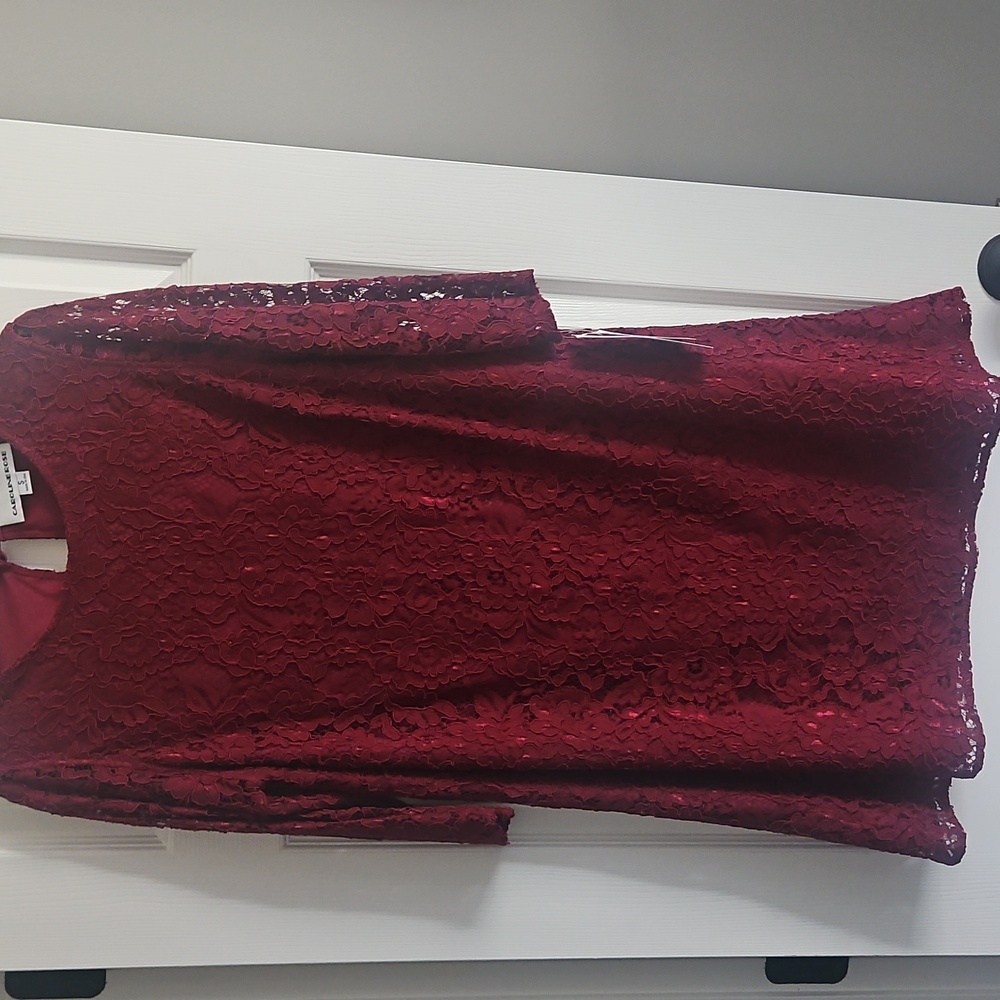 NWT Caroline Rose Lace Round Neck 3/4 Sleeve Shift Dress:Wine Color: Size- Small